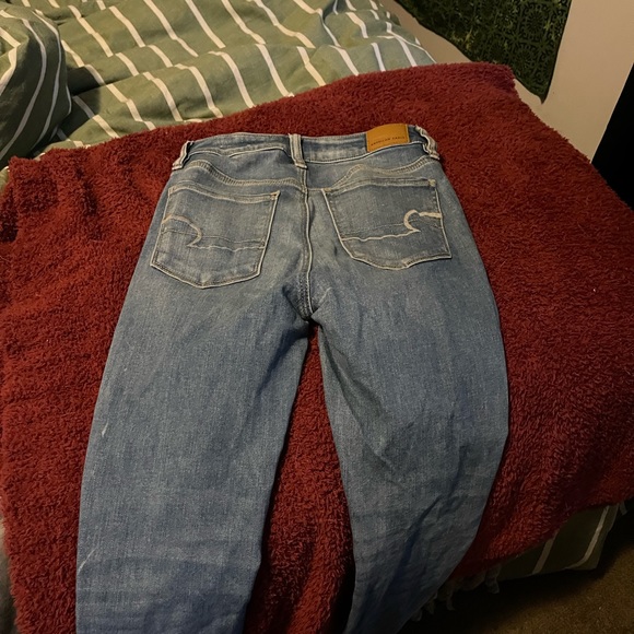 American Eagle High-Rise (Light Washed) Skinny Jeans - Size US 2 - Picture 3 of 3